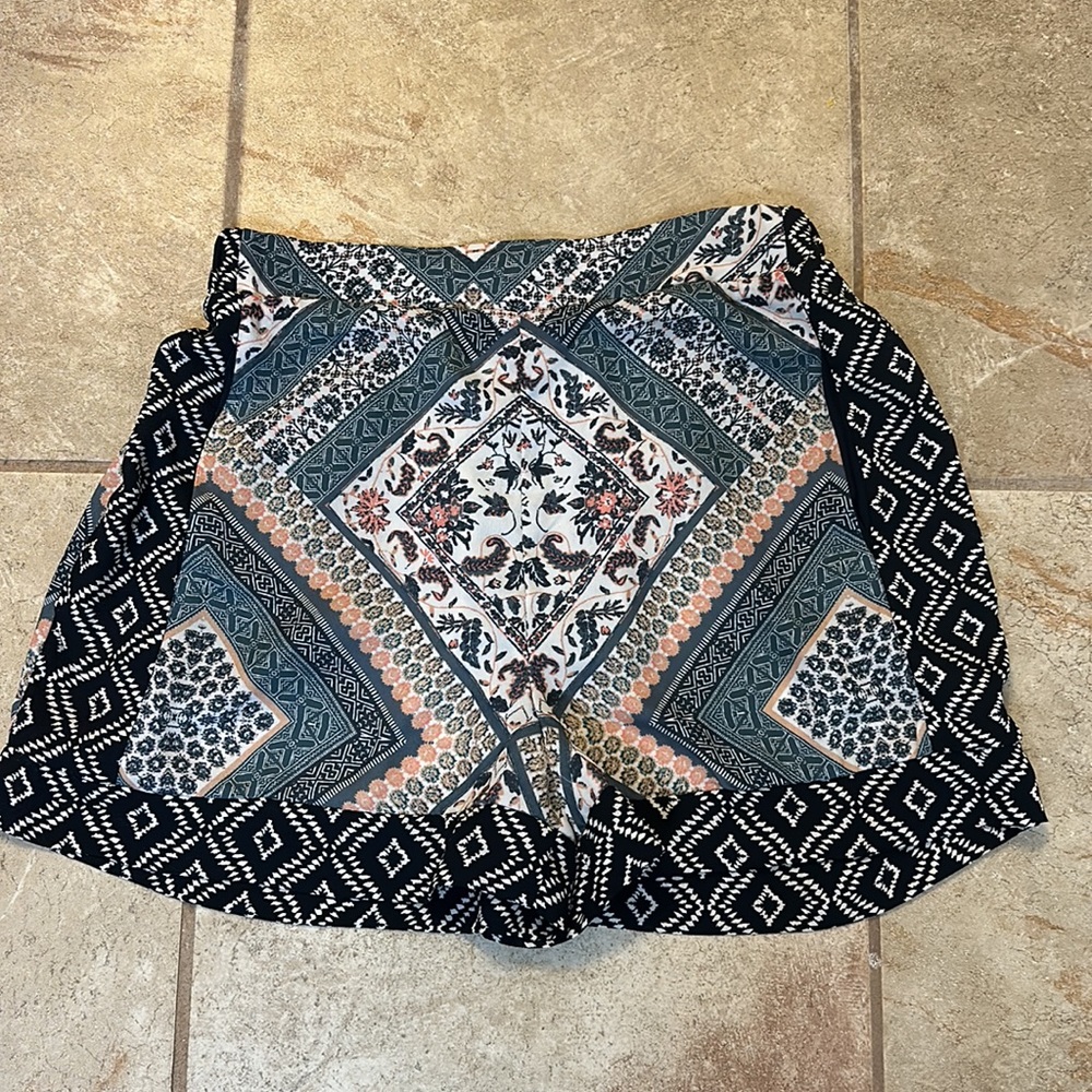XHILARATION shorts patterned SZ small coastal cowgirl college party handkerchief